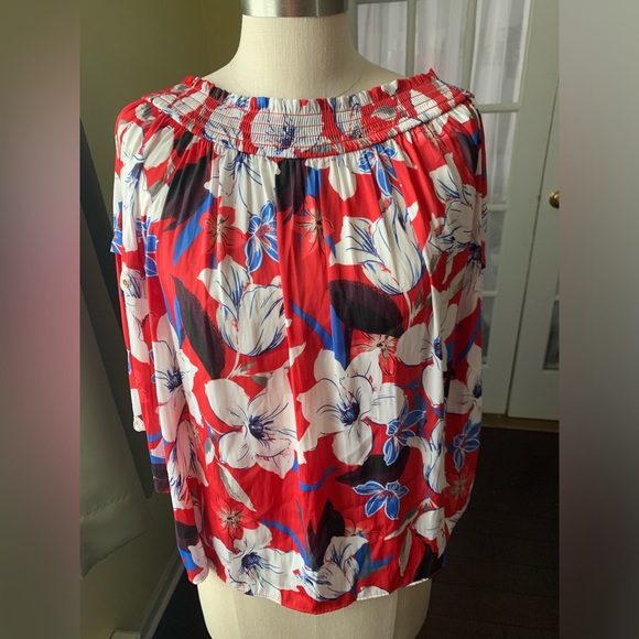 Jennifer Lopez Tops - JENNIFER LOPEZ FLORAL OFF SHOULDER LONG SLEEVE TOP